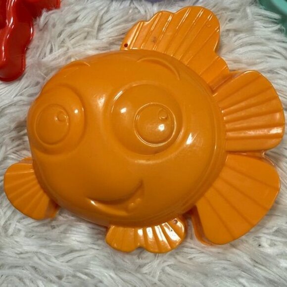 Set of 6 Disney's The Little Mermaid & Finding Nemo Sand Forms Decor - Picture 5 of 9